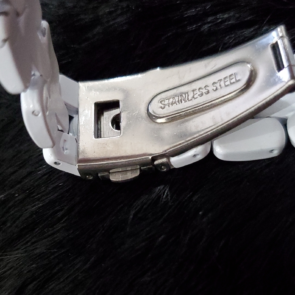 XOXO Women's Silver and White Crystal Watch - Picture 7 of 8